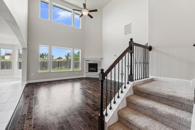 Building Photo - 505 Fair Oaks Dr