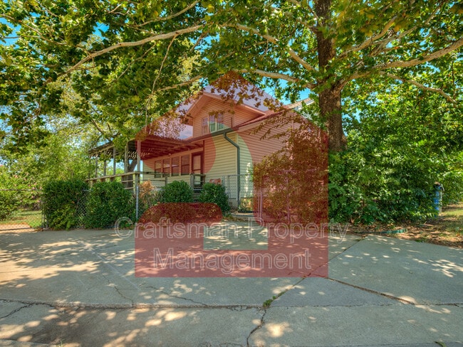 Building Photo - 1501 Gladstone Terrace