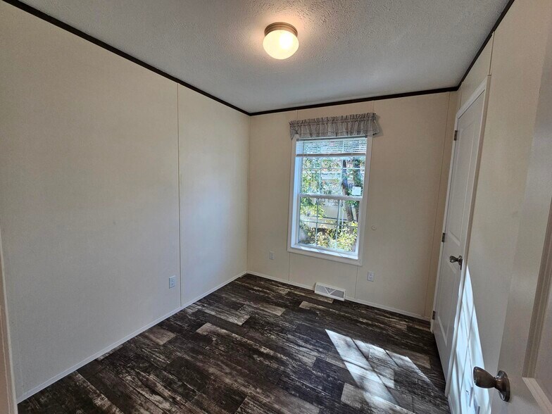 Building Photo - 17 Mapledale Acres