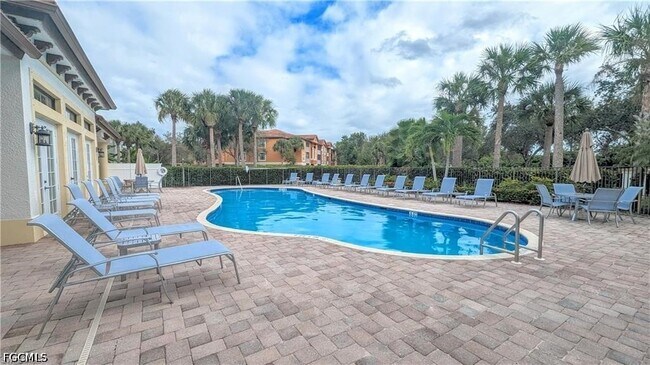 Building Photo - 15850 Portofino Springs Blvd