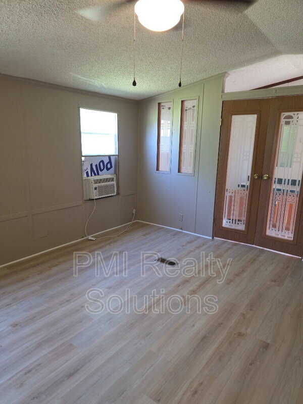 Building Photo - 305 W Dixieland Ave