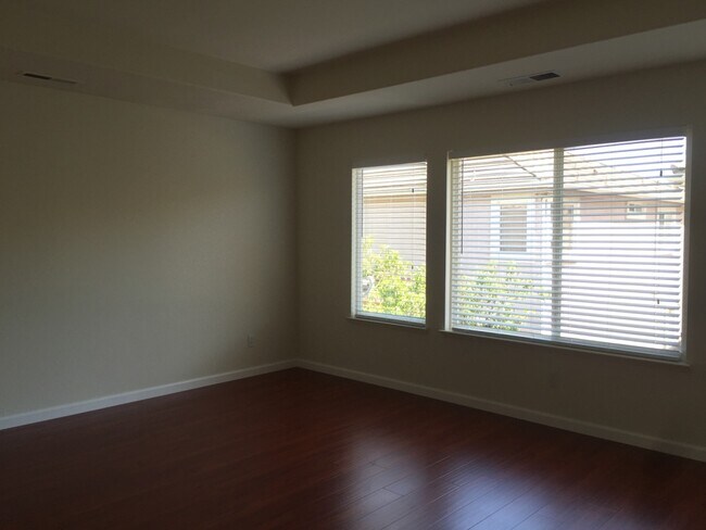 Building Photo - 2340 Pacifica Ct