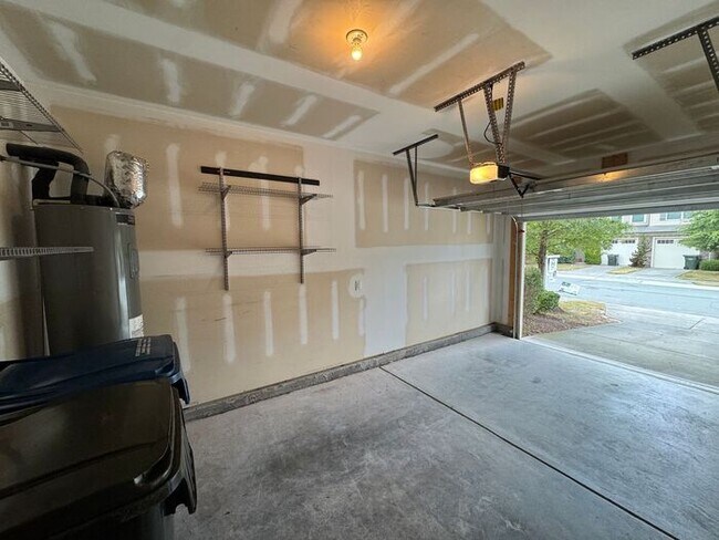 Building Photo - Spacious Durham Townhome Minutes from RTP ...