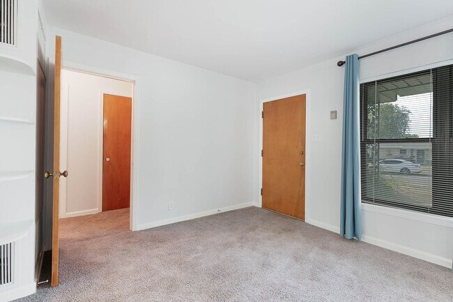 Building Photo - 463 Cherry Ridge Dr