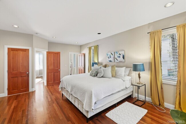 Building Photo - 45 Evergreen Ave