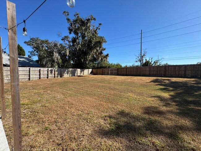 Building Photo - Your Dream Home Awaits! MASSIVE Backyard! ...