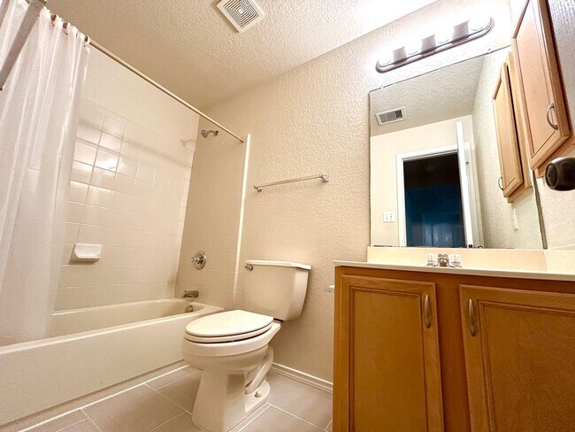 Building Photo - *MOVE IN SPECIAL* Beautiful 4-Bedroom Home Near UTSA & La Cantera! AVAILABLE NOW!