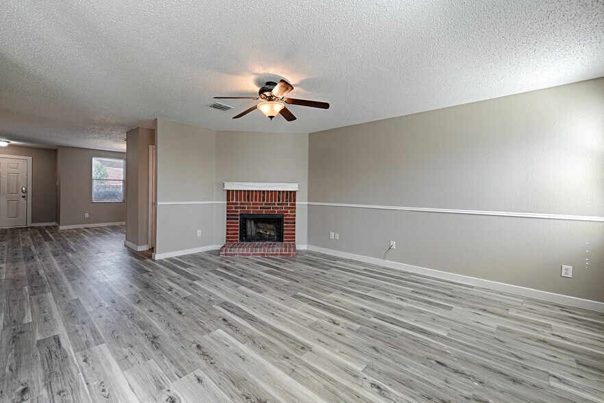 Building Photo - 5909 Thoroughbred Trl