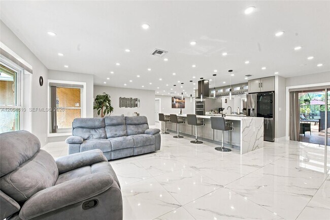 Building Photo - 821 Ramblewood Dr