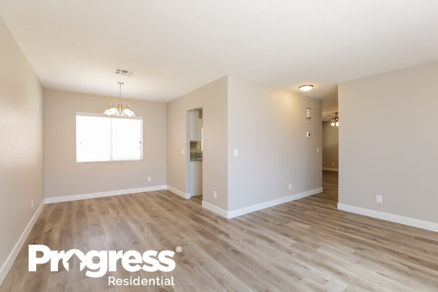 Building Photo - 800 Rock Springs Dr