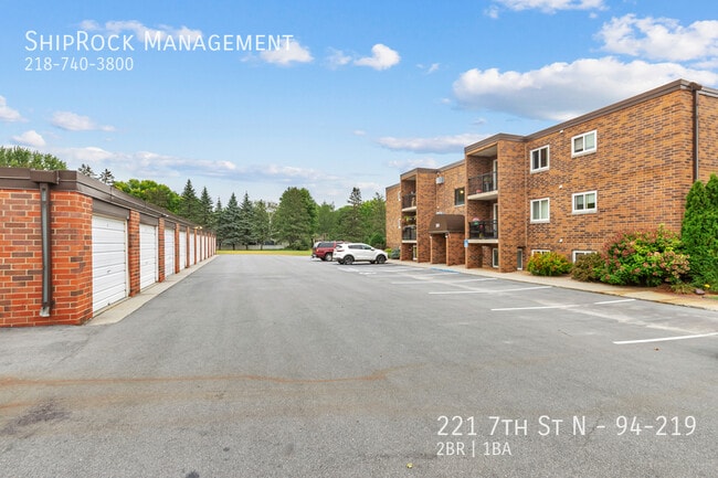 Building Photo - 221 7th St N