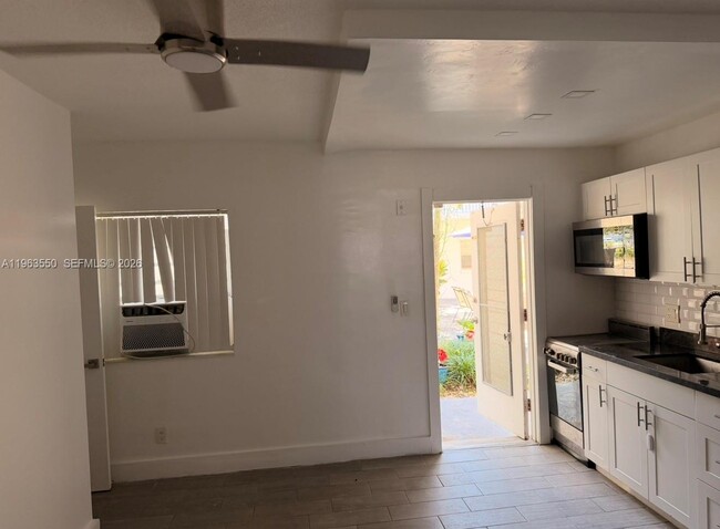 Building Photo - 3515 Van Buren St