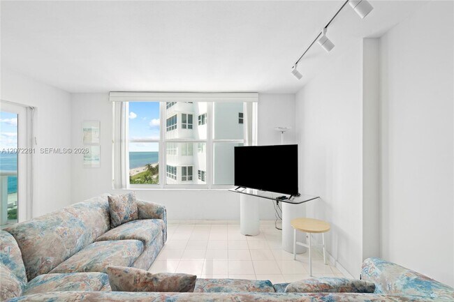 Building Photo - 5001 Collins Ave