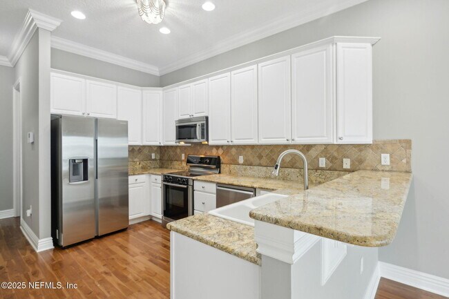 Building Photo - 137 3rd St S
