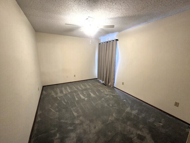 Building Photo - 2045 S Kentwood Ave