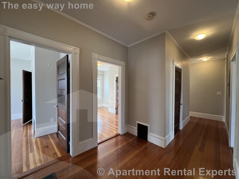 Building Photo - 107 Oxford St