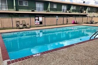 Building Photo - Wayside Apts