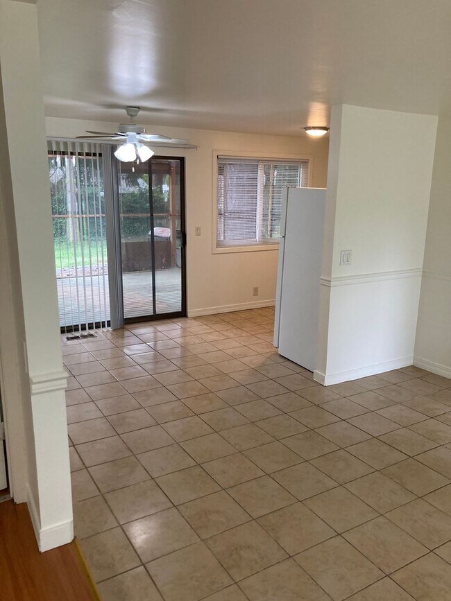 Building Photo - Cozy 4-Bedroom 1.5 Bath Gem with Fenced Ya...