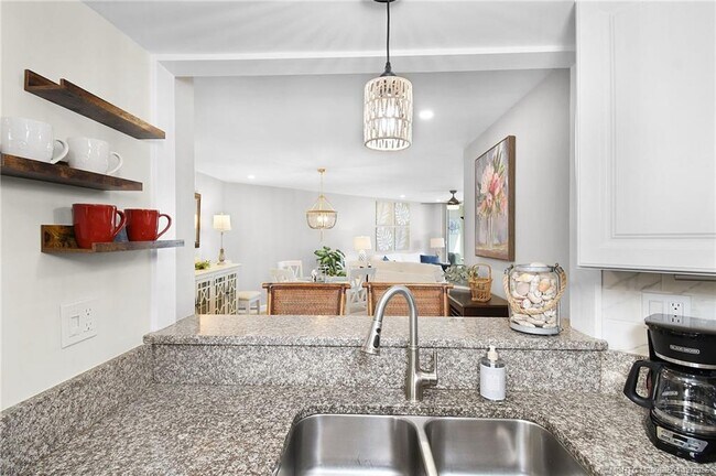 Building Photo - 9500 S Ocean Dr