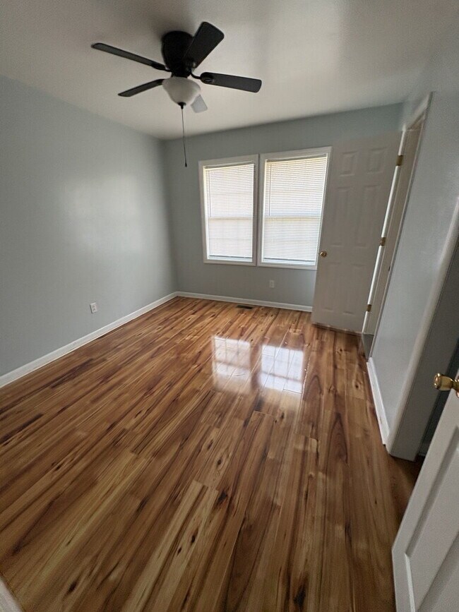 Building Photo - 123 Arthur Ct