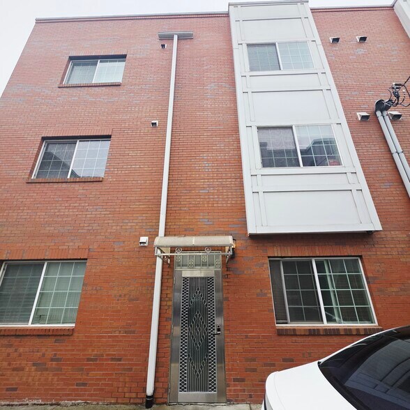 Primary Photo - 628 N 11th St