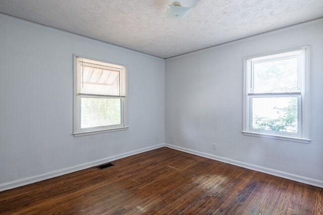 Building Photo - 1555 Venetian Dr SW