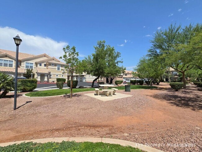 Building Photo - 5855 Valley Dr