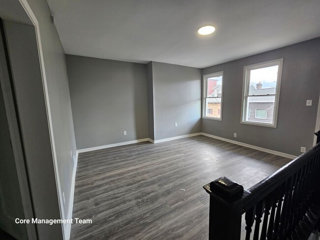 Building Photo - Fully rehabbed 2 bed 1 bath in the south s...