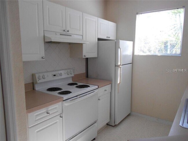 Building Photo - 18001 Richmond Pl Dr