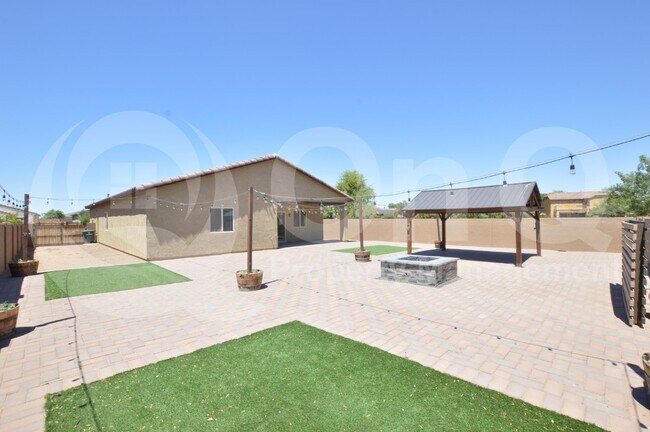 Building Photo - 367 E Kona Dr