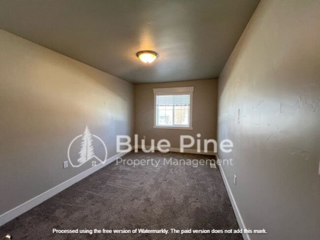 Building Photo - 359 N 3rd West St