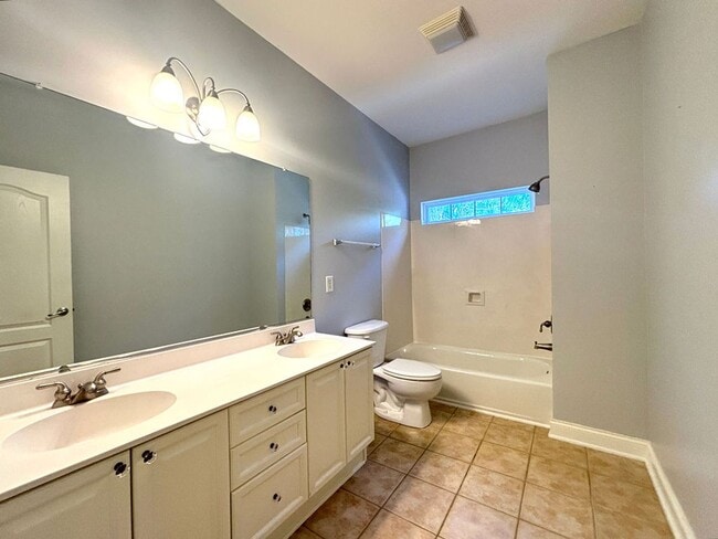 Building Photo - Available 1/15. Beautiful Remodeled 5 BR/4 BA Home in Park West!