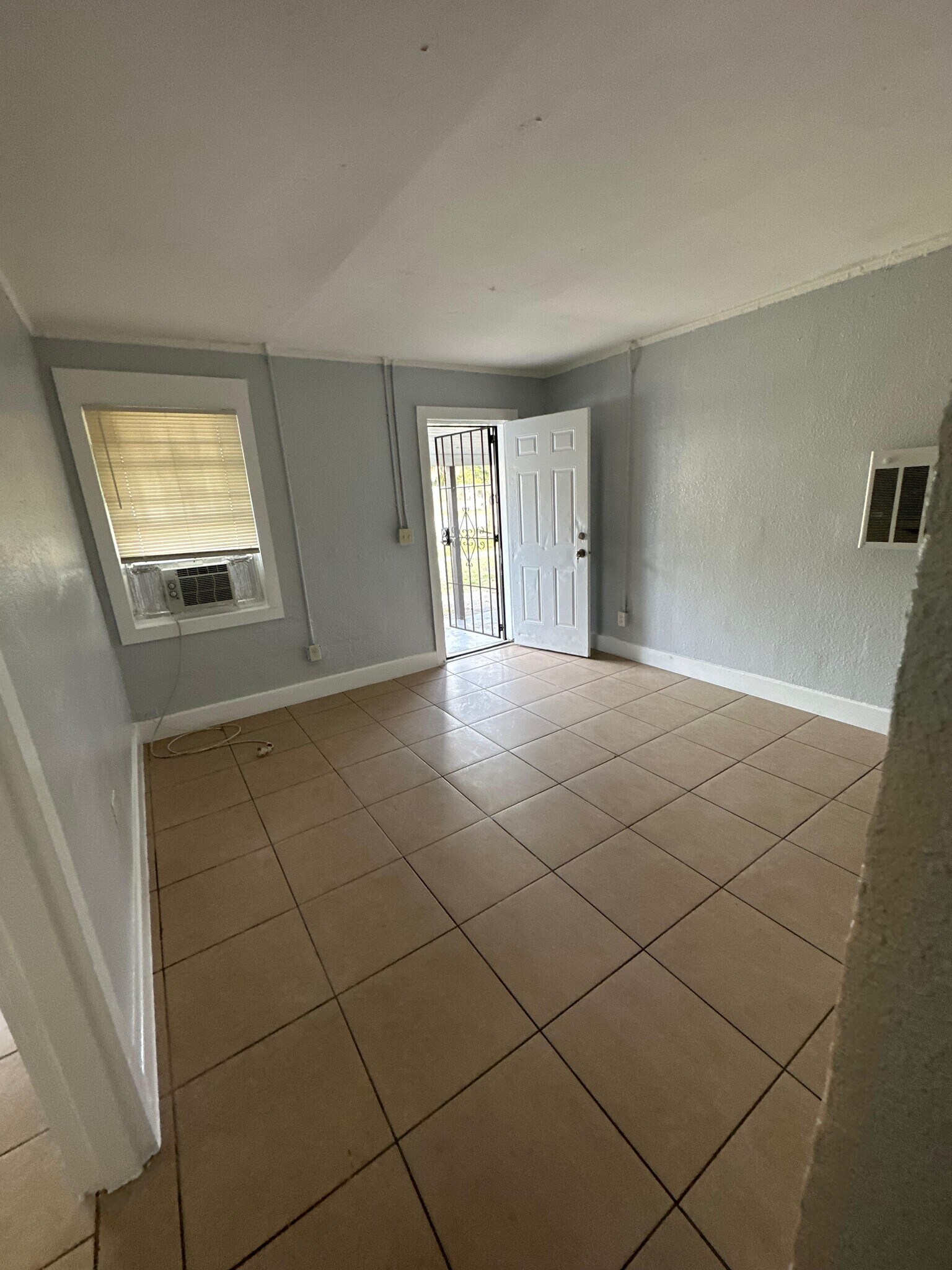 Building Photo - 2534 Moncrief Rd