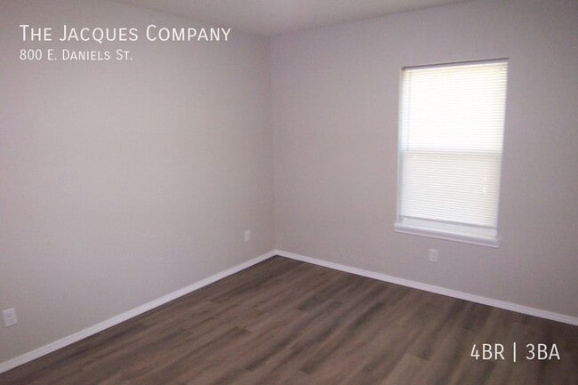 Building Photo - 800 E Daniels St