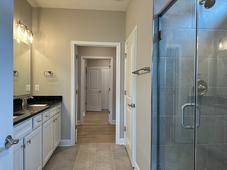 Building Photo - 1254 Fairstone Dr