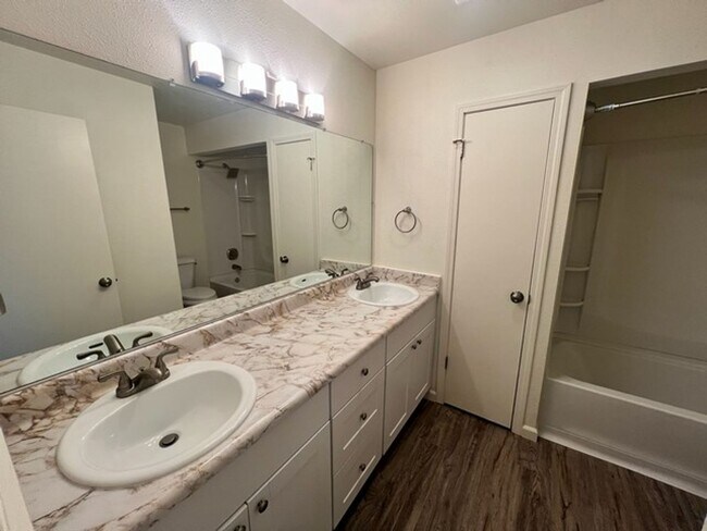 Building Photo - Fully updated Two Bedroom with Washer/Dryer