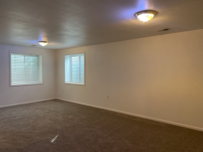 Building Photo - $500 Off 1st Month's Rent if Lease Starts ...