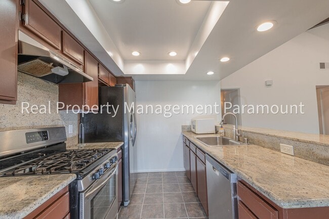 Building Photo - Don't miss out! 2 Bed 2 bath ready to go!