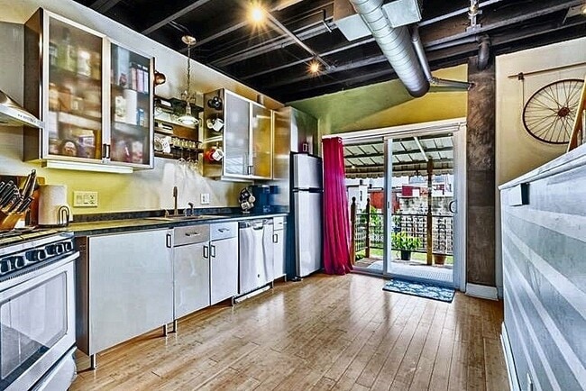 Building Photo - 4784 Sciota St