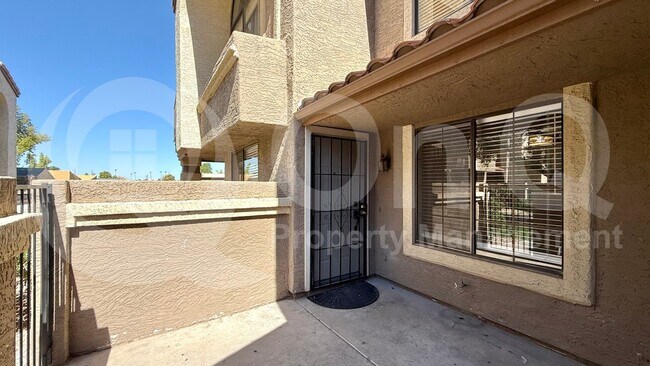 Building Photo - 1905 E University Dr