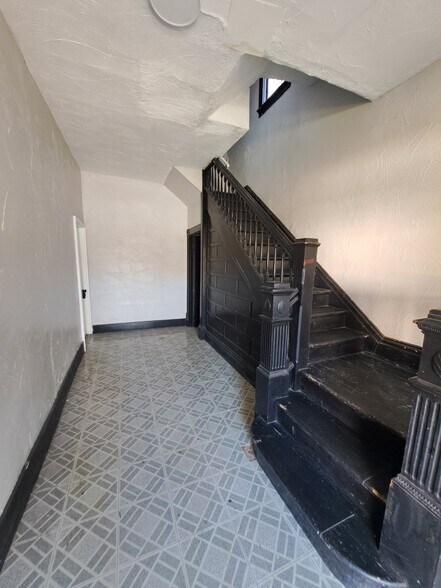 Building Photo - 454 Freeport St