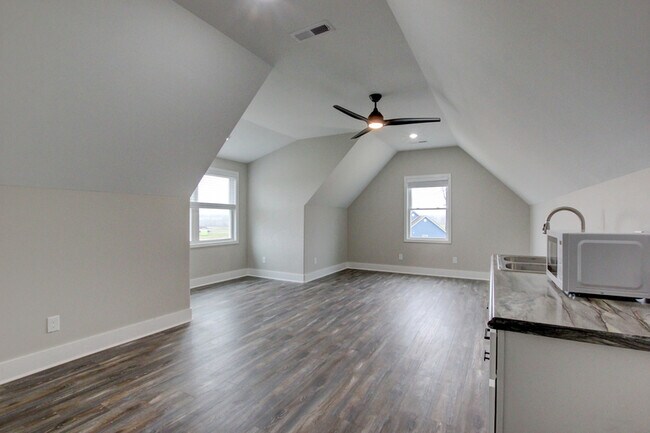 Building Photo - 128 Riverbend Dr