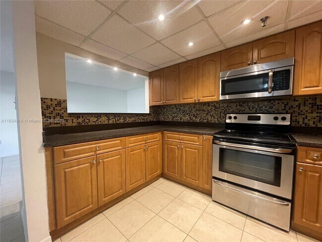 Building Photo - 10641 SW 108th Ave