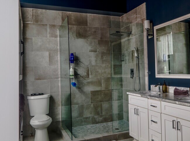 Building Photo - FURNISHED LUXURY LOFT (SHORT TERM / INSURANCE)