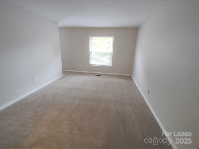 Building Photo - 11523 5 Cedars Rd