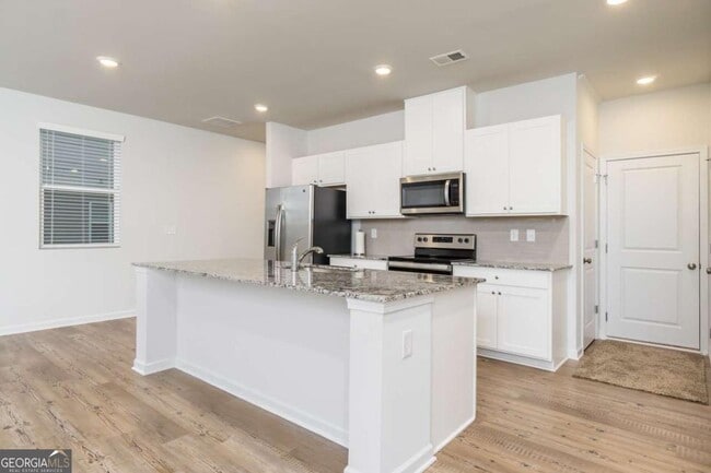 Building Photo - 84 Founders Dr