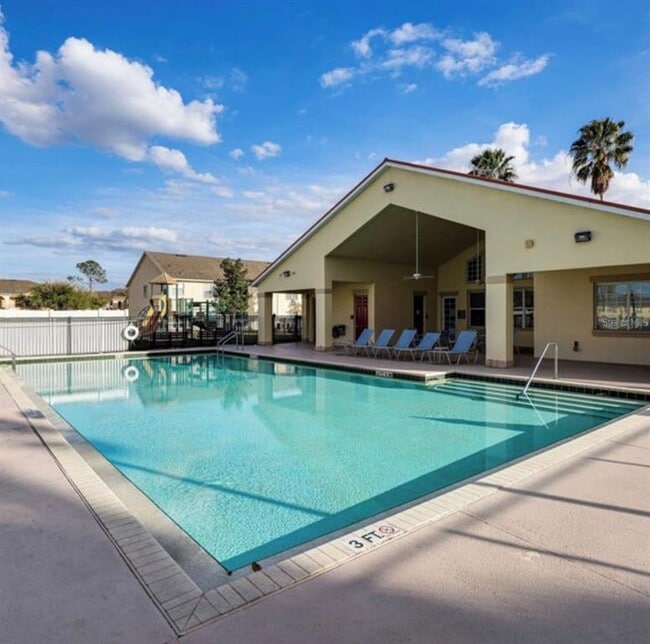 Building Photo - 2704 Club Cortile Cir