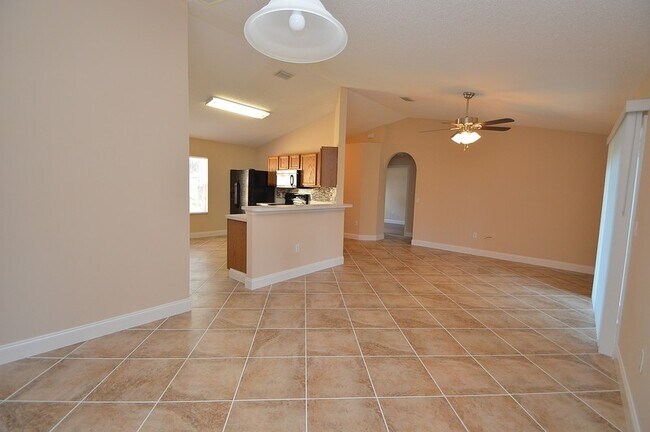 Building Photo - 5 Richfield Ln