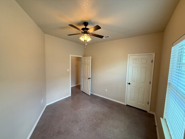 Building Photo - 2530-2532 Pahmeyer Rd