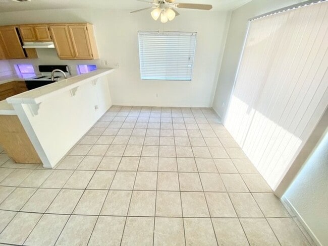Building Photo - SPECTACULAR 2 STORY HOME 3 BEDROOM 2.5 BAT...